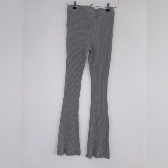 Gray Ribbed High-Waisted Flare Leggings - Picture 4 of 6